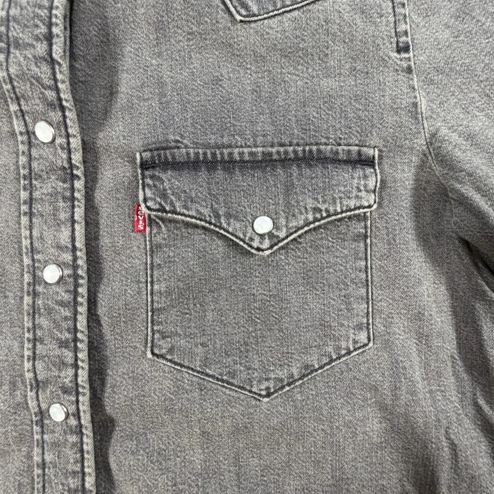 Levis Shirt Mens Small Gray Denim Western Snap Front Long Sleeve Standard Fit